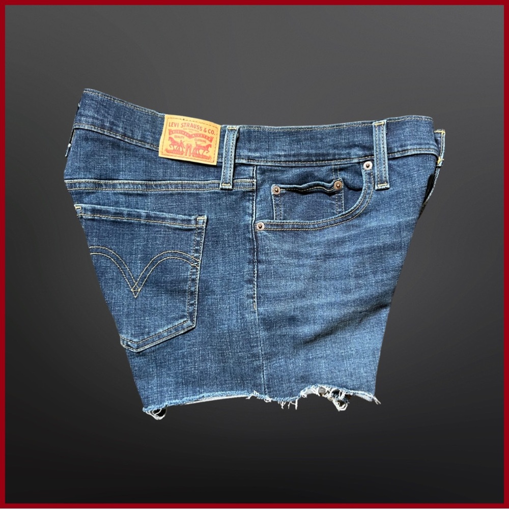 ⚡️LEVI’S⚡️ Mid Length Shorts - Picture 4 of 6